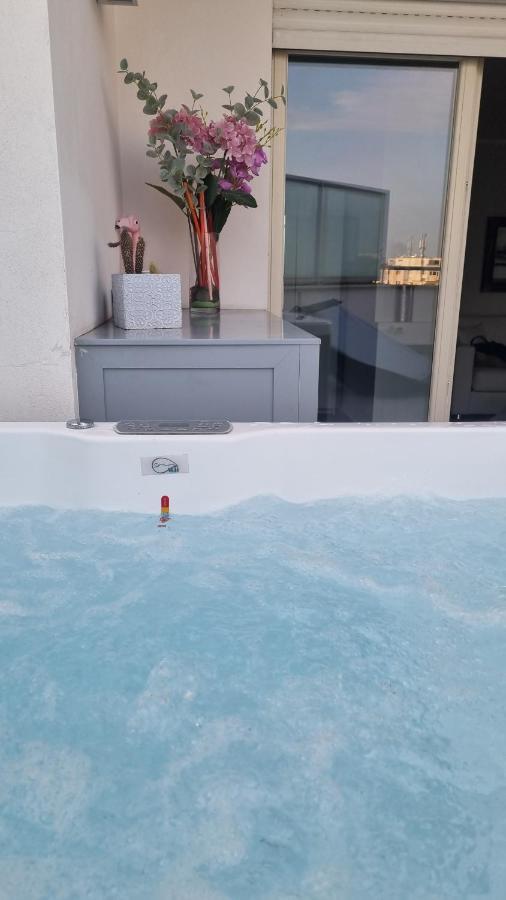 Penthouse 40 In Trastevere With Seasonally Jacuzzi Rome Luaran gambar